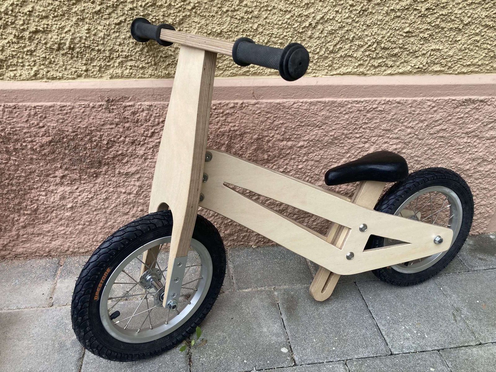Kinderlaufrad aus Holz nach Mass