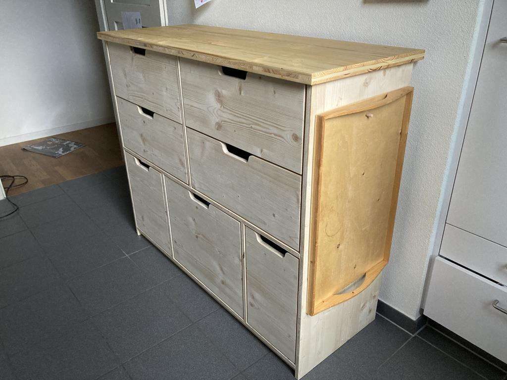 Küchenmöbel aus Holz in einem Altbau